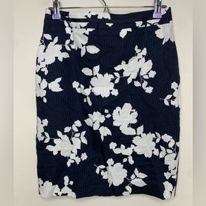 Navy blue and white Floral Talbots Pencil Skirt Womens 6 Petite